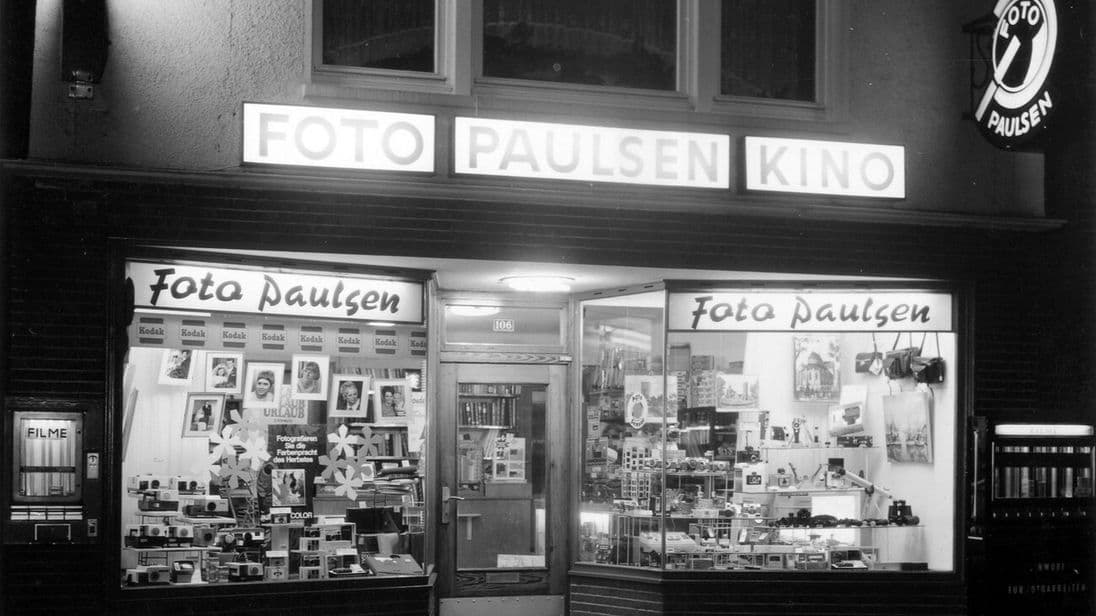Fotoapparate im Schaufenster: Früher wurden bei Foto Paulsen noch Kameras verkauft.