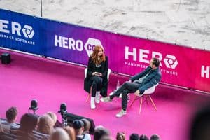 Eines der Programm-Highlights im vergangenen Jahr war die Buchvorstellung von Sandra Hunke – hier auf der Bühne im Interview mit  Patrick Neumann.