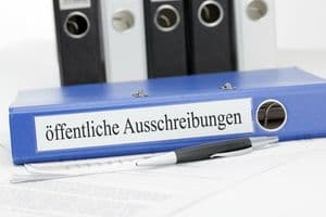 Ordner mit der Aufschrift öffentliche Ausschreibungen