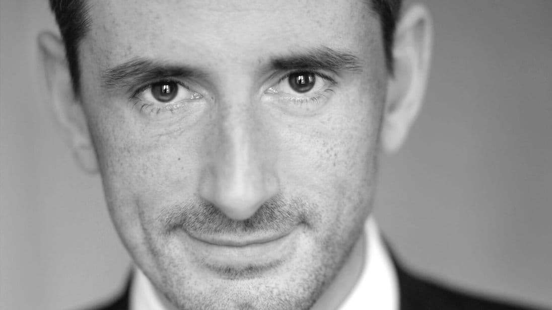 Rechtsanwalt Björn Wrase rät: Lassen Sie sich von Kunden am besten immer schriftlich geben, dass Sie Fotos online veröffentlichen dürfen.