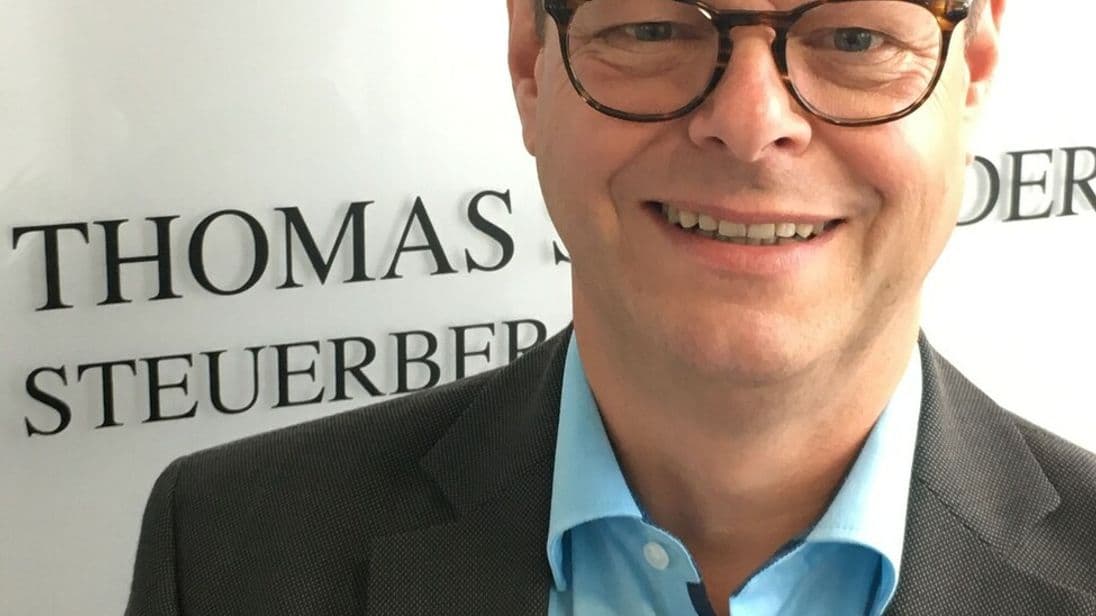 Im Einzelfall könne die Festsetzungsverjährung deutlich länger dauern, wenn es zum Beispiel zum Rechtsstreit kommt oder wenn die Staatsanwaltschaft ein Steuerstrafverfahren einleitet, sagt Steuerberater Thomas Schroeder.