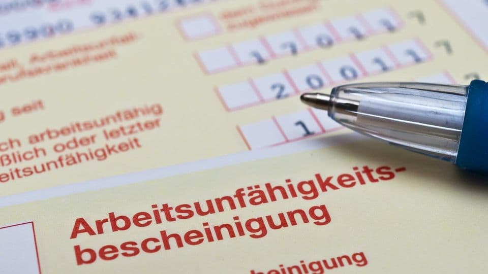 Nur mit einer eigenhändigen Unterschrift übernimmt der Arzt die Verantwortung für den Inhalt der AU.