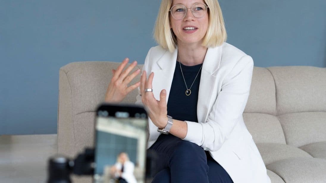 Nicht jeder Zeitpunkt ist günstig, um eine Social-Media-Aktion mit Anzeigen zu starten. „Denken Sie antizyklisch“, rät  Marketing-Expertin Katrin Schmiedel.