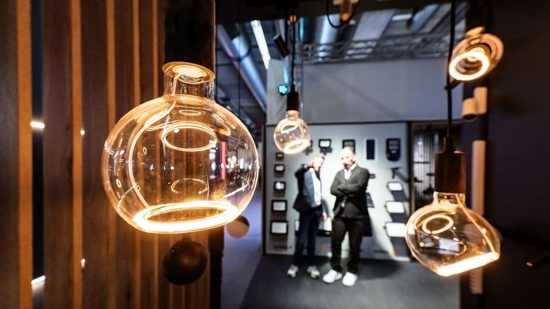 Bei der Messe Light + Building können sich Besucher darüber informieren, welche Lösungen es für energieeffiziente Beleuchtung gibt.