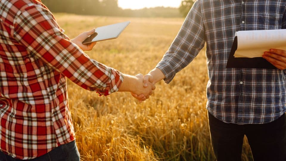 Vertragsschluss im Garten: Eine Kundin hat kein Widerrufsrecht, weil sie das Angebot schon lange vor dem Termin erhalten hat.