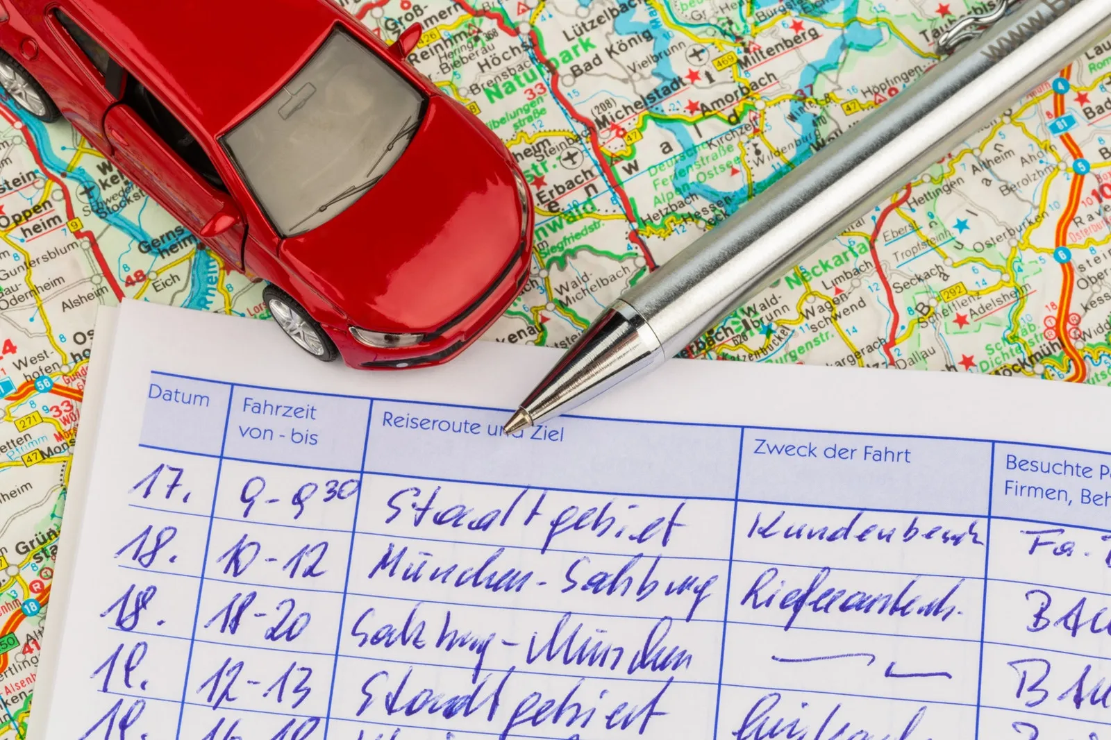 Kleine Mängel bedeuten für das Fahrtenbuch nicht automatisch das Aus, wenn der zu versteuernde Privatanteil nachweisbar ist.