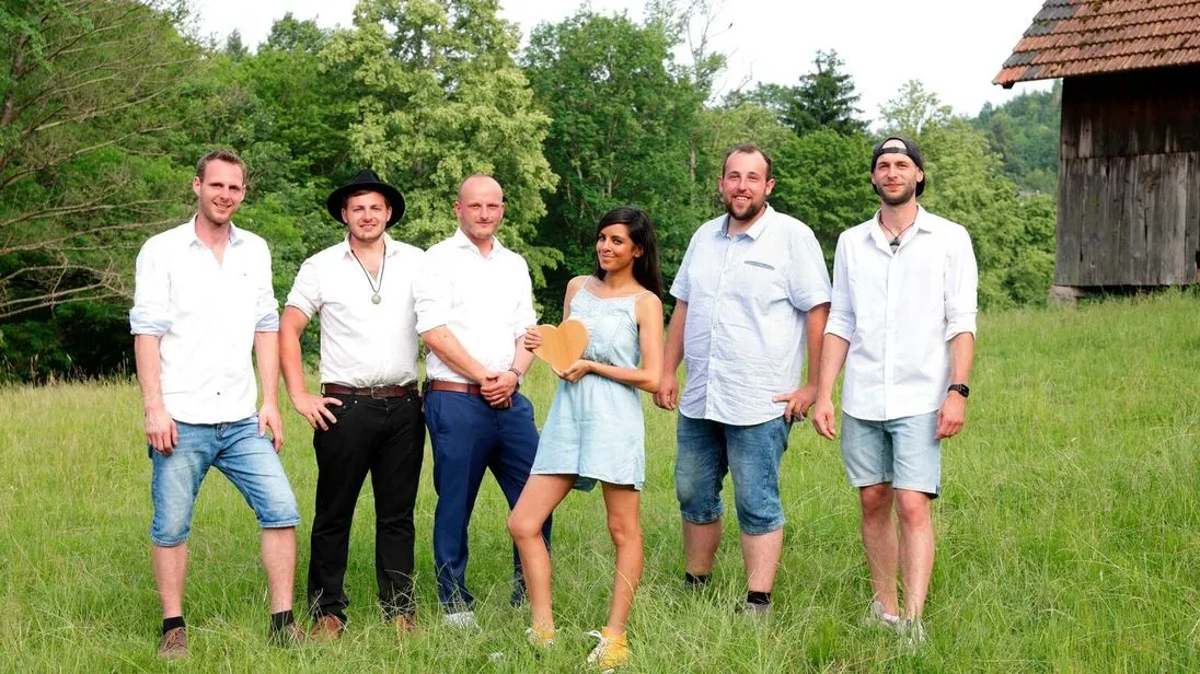 Bei der Sendung „Stadt + Land = Liebe" begleitet Collien Ulmen-Fernandes begleitet fünf junge Männer auf der Suche nach ihrer Traumpartnerin.