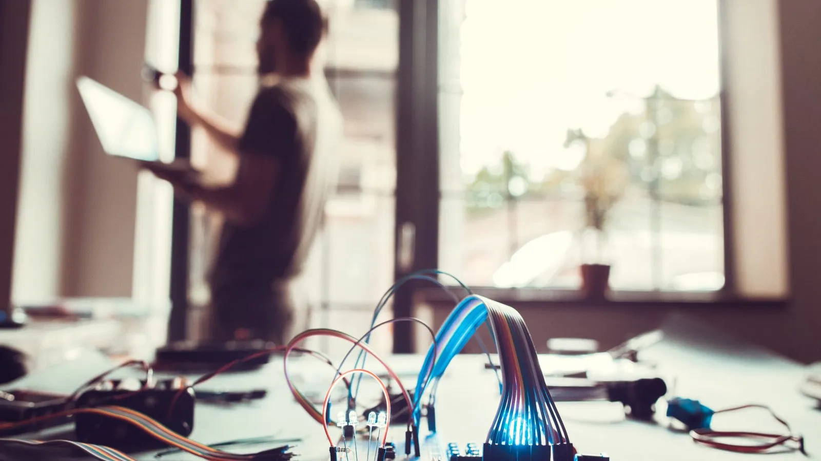 Fit für die Kundenberatung: Lehrgänge zum Thema Smart Home sind für Tischler und Schreiner ideal, um über die technologischen Entwicklungen informieren zu können.