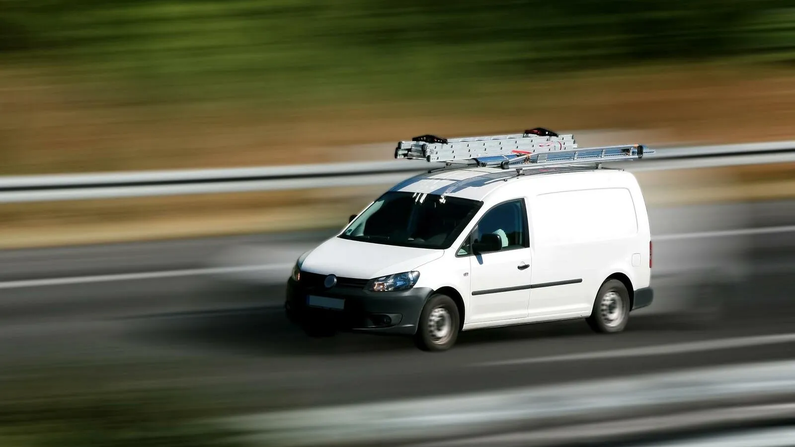 Regelmäßige Fahrten zu Kunden und Baustellen sind im Handwerk Alltag. Mit dem handwerk.com-Fahrtkostenrechner rechnen Sie es einfach aus, was Sie die Fahrten kosten.