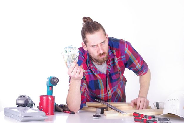 Wenn Handwerker an gefälschten Rechnungen nachweislich nicht mitgewirkt haben, bleibt ihr Zahlungsanspruch erhalten.