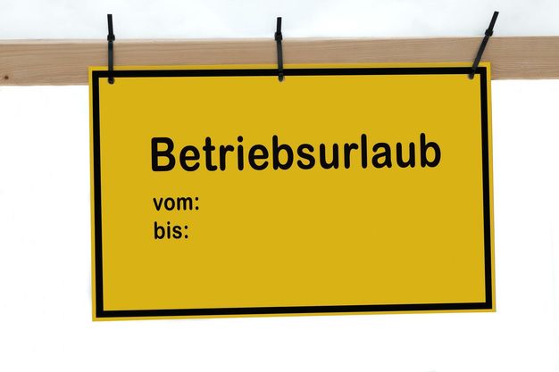 Wer Betriebsferien macht, sollte dafür sorgen, dass Kunden per E-Mail alle wichtigen Informationen über die Schließzeit erhalten.