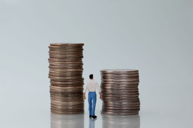 Ein Meisterabschluss kann im Durchschnitt 621 Euro mehr bringen als der Gesamtdurchschnitt (mit und ohne Bildungsabschluss).