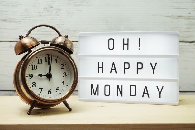 freut euch es ist Montag
Happy Monday lightbox alphabet wording on wooden background