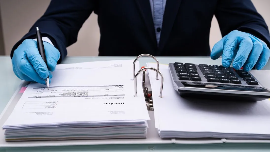Keine Chance: Die Finanzämter wissen genau, wer welche Corona-Zuschüsse bekommen hat – und gleichen Ihre Infos mit der „Anlage Corona-Hilfen“ ab.