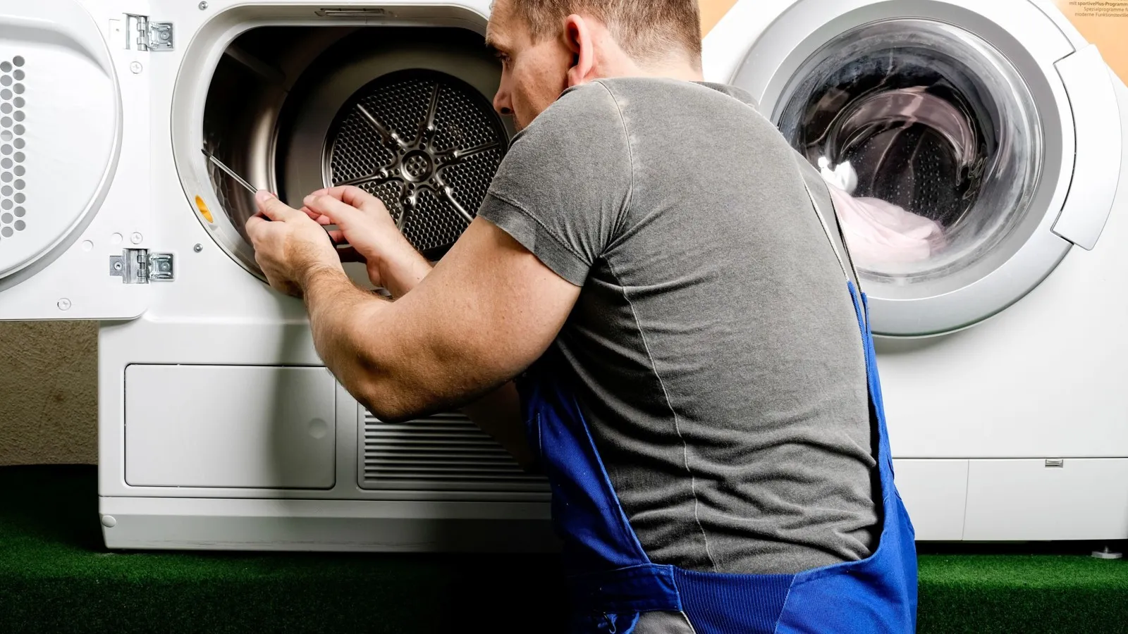 Recht auf Reparatur: Waschmaschinen und andere Geräte sollen künftig länger repariert werden können.