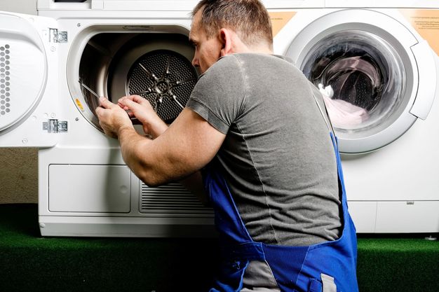 Recht auf Reparatur: Waschmaschinen und andere Geräte sollen künftig länger repariert werden können.