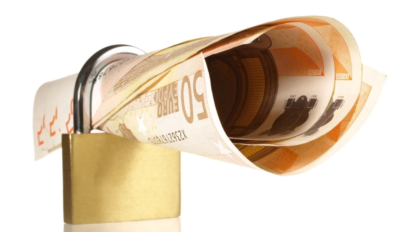 In einem Schloss stecken eingerollte 50-Euro Scheine.