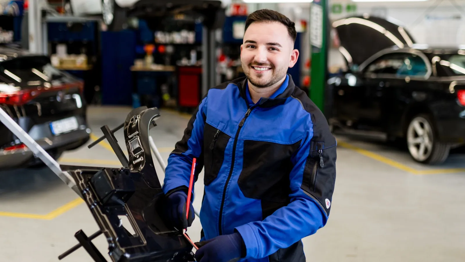 Der KFZ-Meister Andrei-Christian Török wünscht sich, dass er Autos weiterhin mit den Händen reparieren kann.