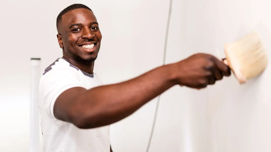 Malermeister Ben Ngaleba würde gern einen Tag mit einem Handwerkskammerpräsidenten tauschen und seine Aufgaben kennenlernen.