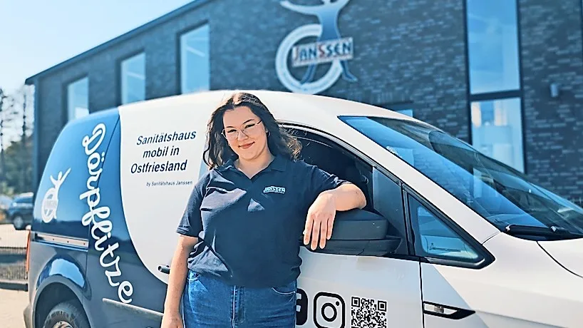 „Dörpflitze“ heißt das Mobil, mit dem Cara Baselau Patienten auf dem Land mit medizinischen Hilfsmitteln versorgt.
