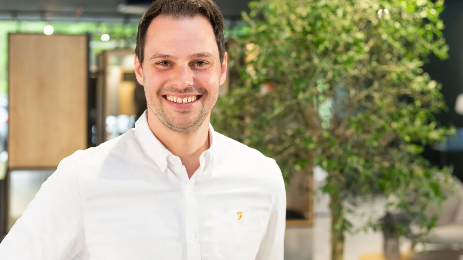 Porträtfoto von Fliesenlegermeister Daniel Peters.