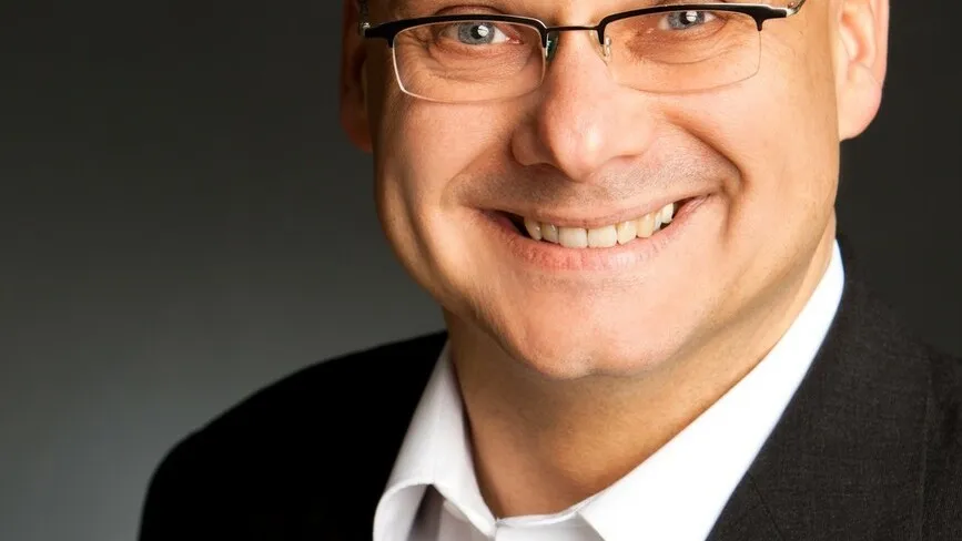 Porträtfoto von Dirk Schmidt Herholz.