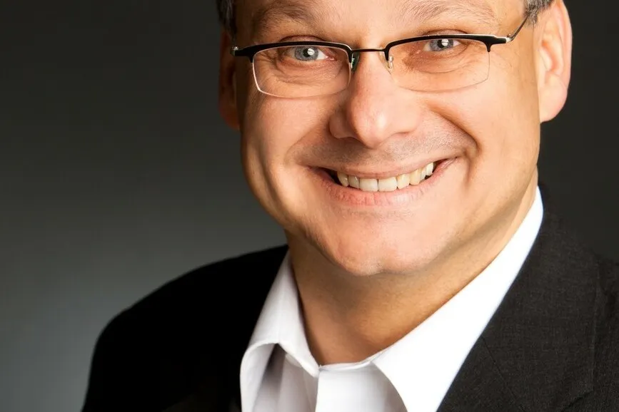 Porträtfoto von Dirk Schmidt Herholz.