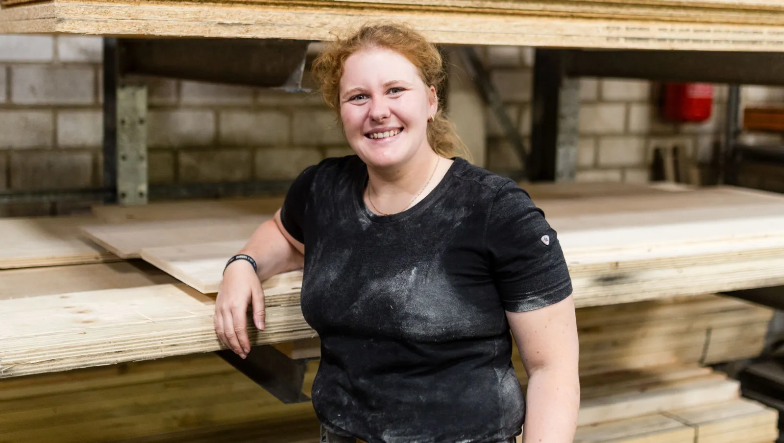 Die selbstbewusste Zimmerin Dorit Schmitz strebt demnächst ihre Meisterausbildung an.