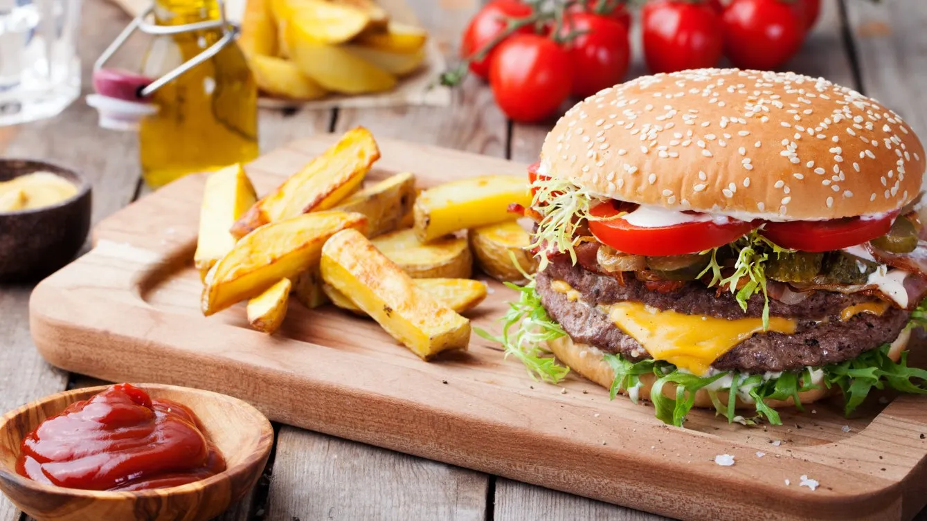 2026 beträgt der Sachbezugswert für ein Mittagessen 4,57 Euro.