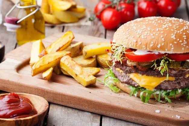 2026 beträgt der Sachbezugswert für ein Mittagessen 4,57 Euro.