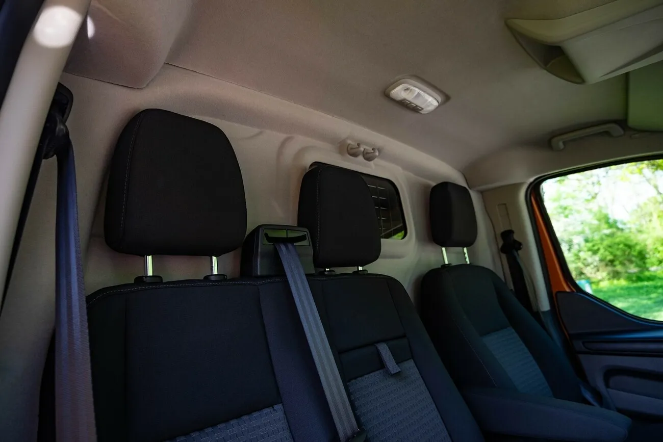 Nahaufnahme der drei Sitze im Ford Transit Custom.