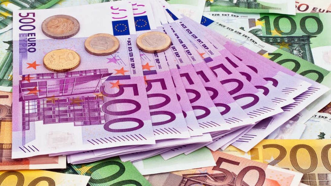 Viele Euro Geldscheine der Europäischen Union.