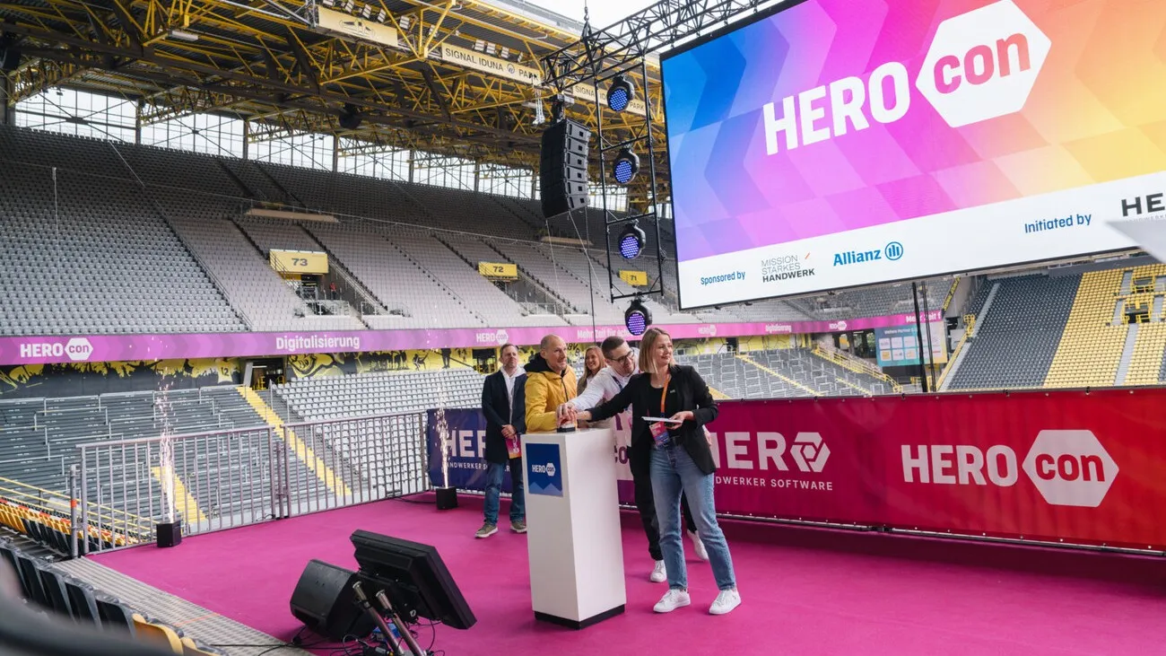 Niklas Palm (Bildmitte) bei der Eröffnung der Herocon 2025.