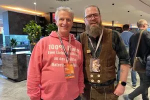 Tischlermeister Stefan Bohlken und Tischler Thorsten Hein