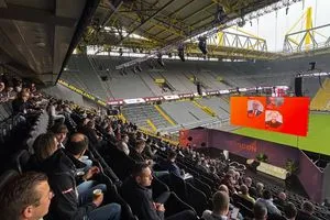 Publikum-Stadion-Herocon