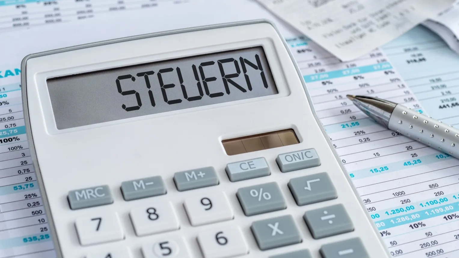 Schwere Belastung vor allem für Kleinstbetriebe: Sie zahlen durchschnittlich fast 21.000 Euro Steuern nach einer Betriebsprüfung nach – fast 50 Prozent ihres Gewinns.