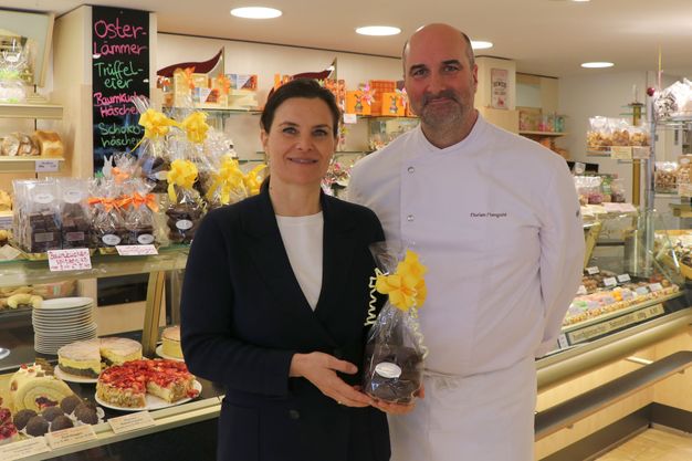 Baumkuchen, Kekse, Torten und Trüffel: In der Konditorei von Cornelia und Florian Mangold werden fast alle Produkte von Hand gefertigt.