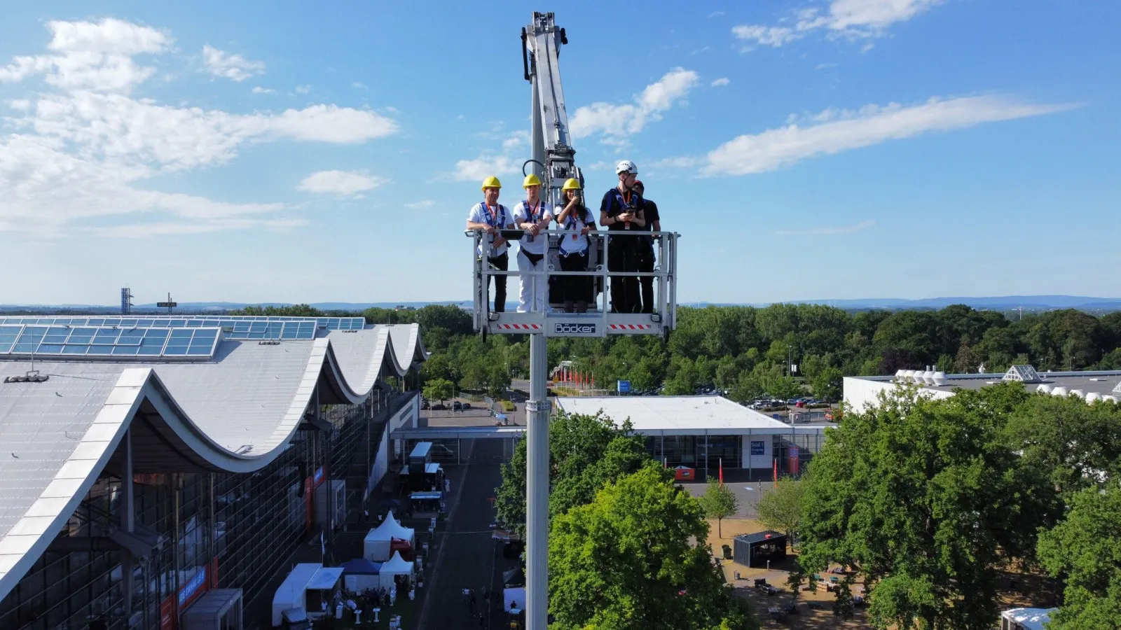 Spektakulären Ausblick gibt es im Dachkran der Dachdecker.