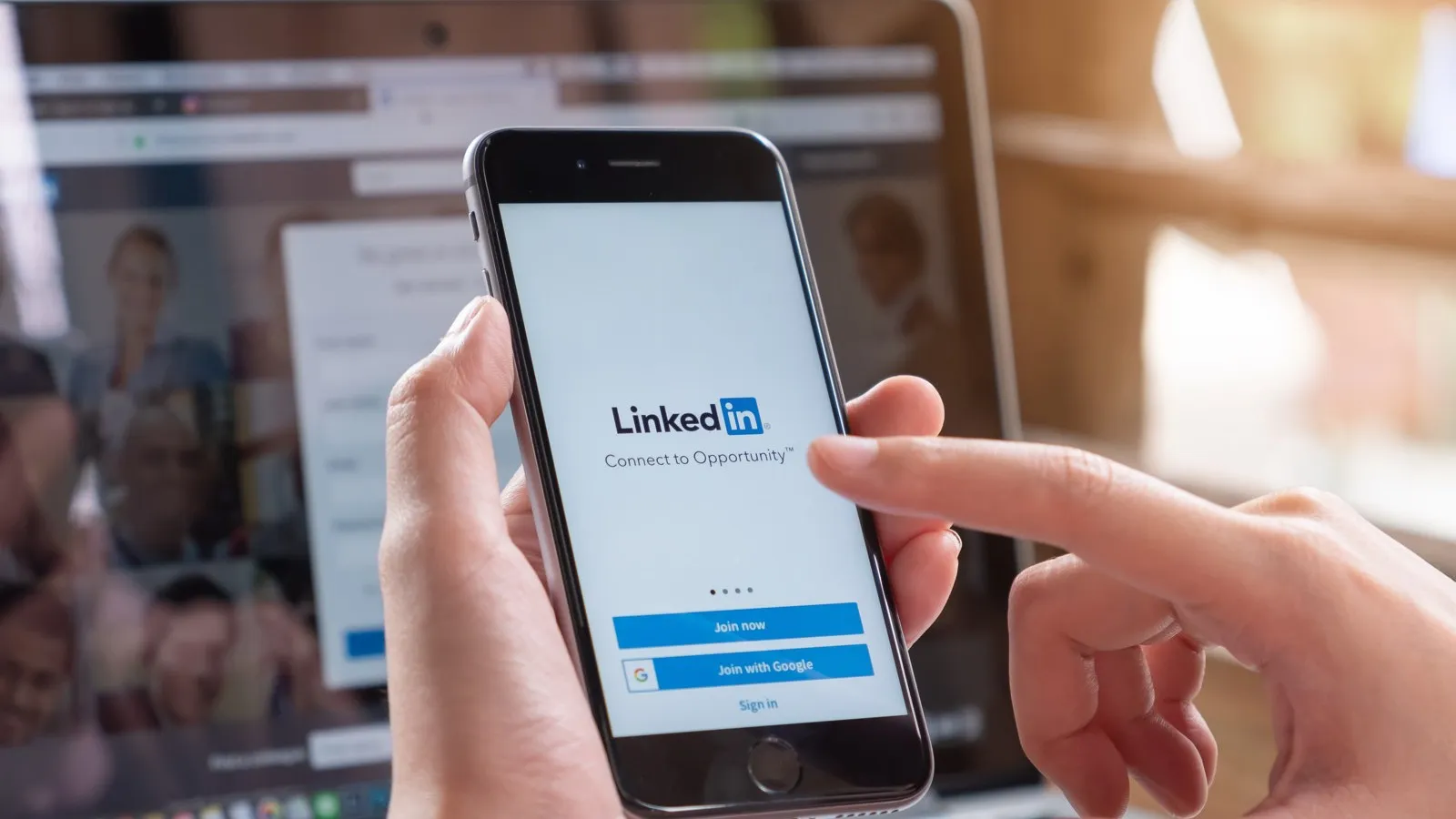 Inspiration und praktische Tipps: Auf LinkedIn teilen auch Handwerker ihre Erfahrungen.