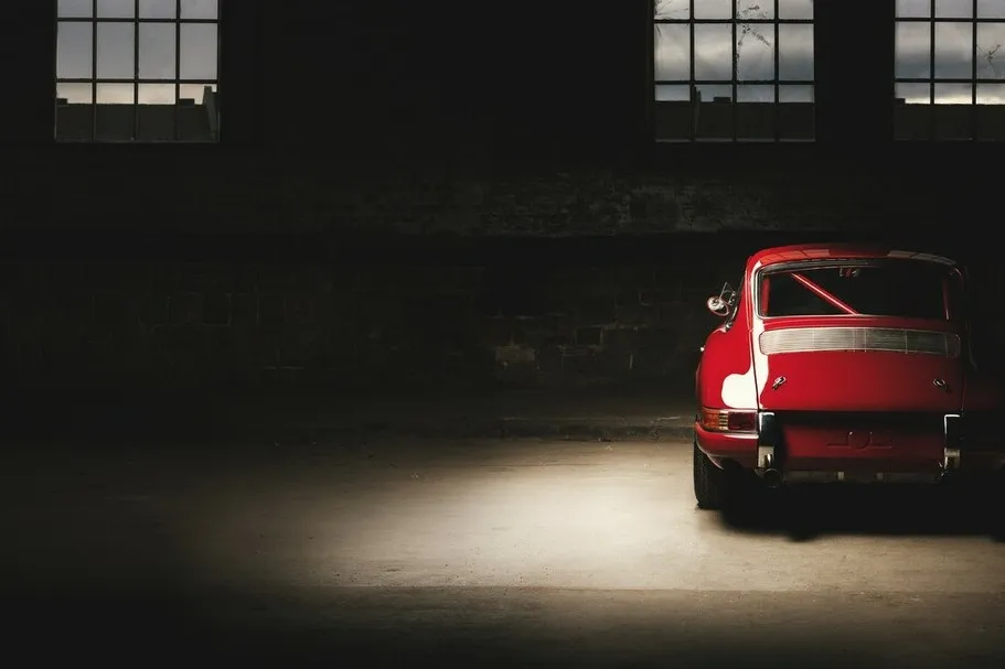 911 Oldtimer roter Sportwagen, Rennauto siebziger Jahre