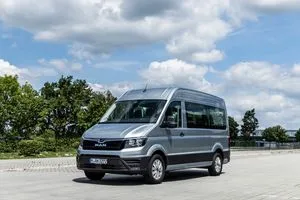 Grauer Combi Van von MAN