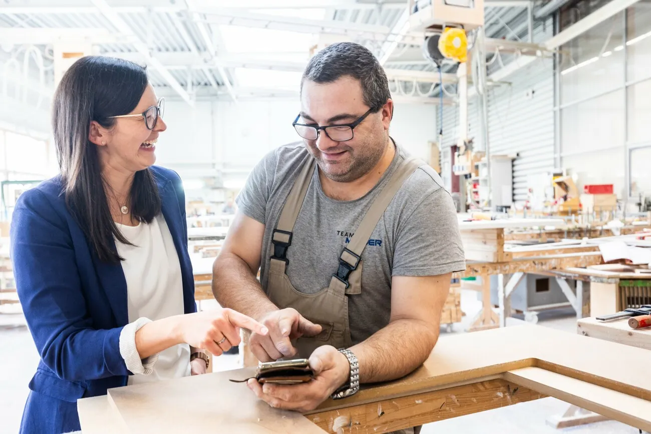 Von Zeitwirtschaft bis Lohnabrechnung werden viele organisatorische Prozesse im Unternehmen per Mitarbeiter-App geregelt.