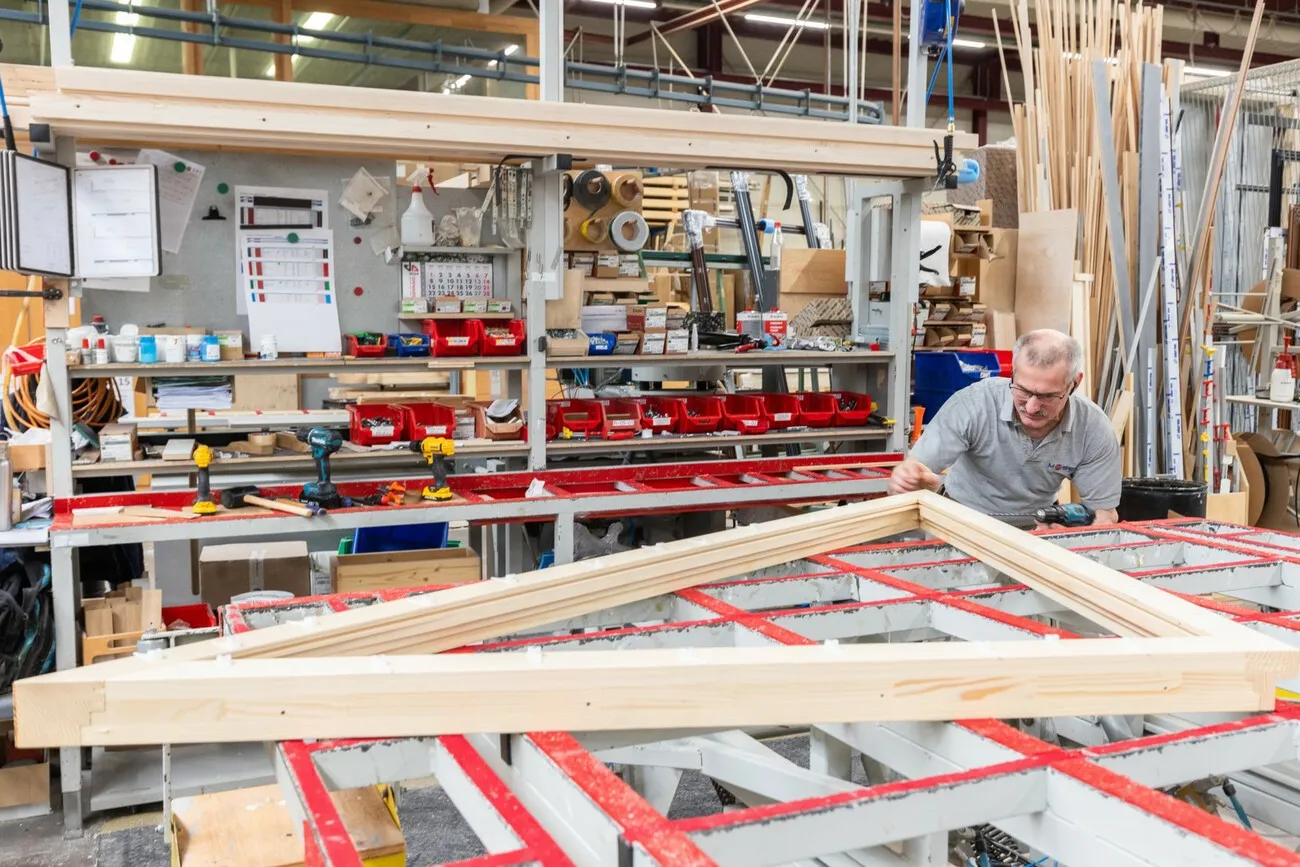 Vielseitige Leistungen. Innenausbau, Fensterbau und Mineralwerkstoffe bilden die größten Standbeine der Schreiner.