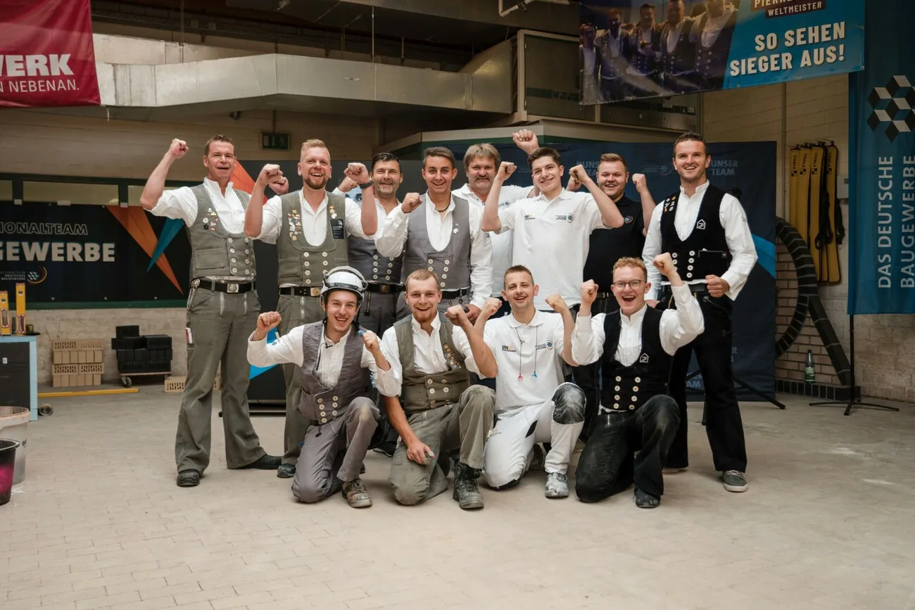 Gruppenfoto des ZDB getragenen Nationalteams Deutsches Baugewerbe.
