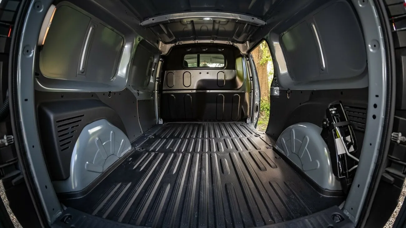 Innenansicht: Ladebereich des Nissan NV250.