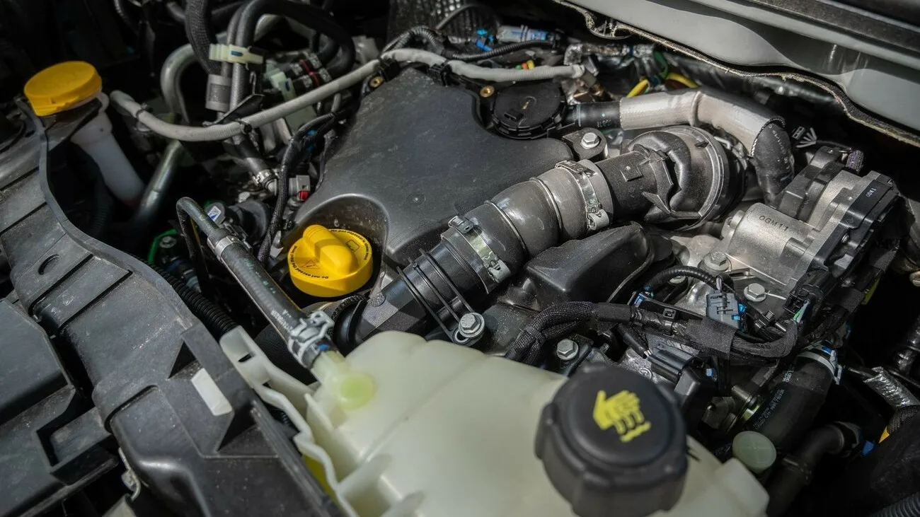 Motorraum des Nissan NV250.