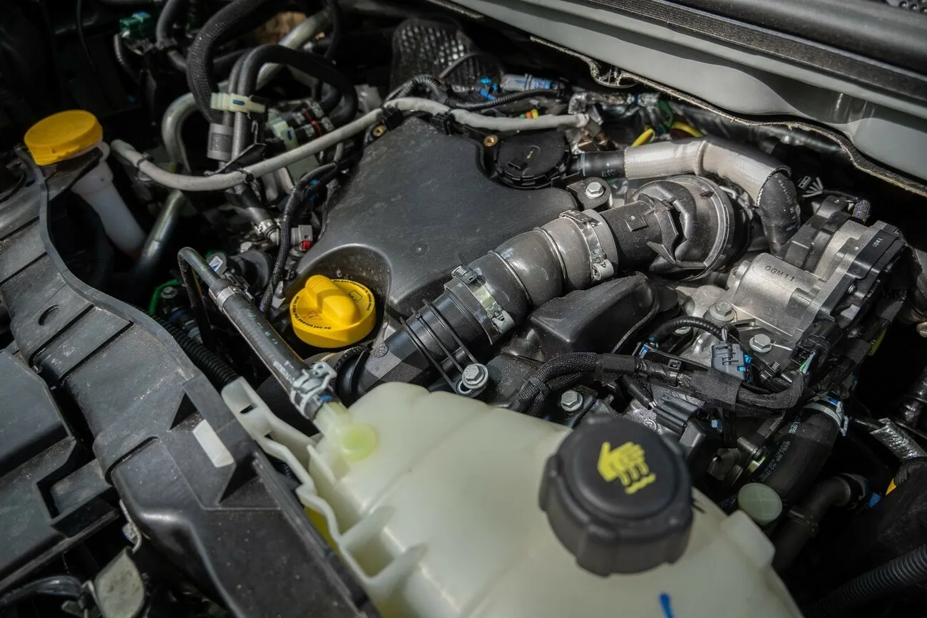 Motorraum des Nissan NV250.