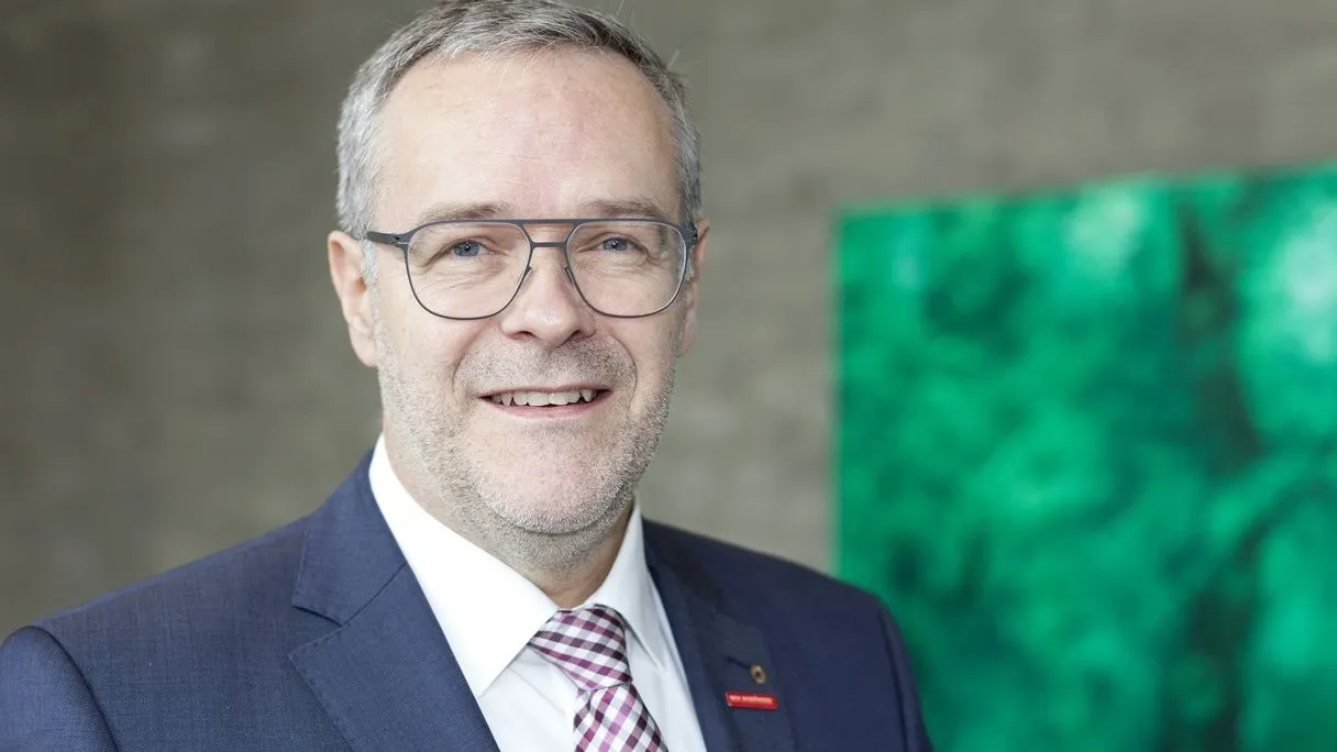 Hat seit 1. Januar 2023 das Amt des ZDH-Präsidenten inne:  Dachdeckermeister und Diplom-Hochbauingenieur Jörg Dittrich.