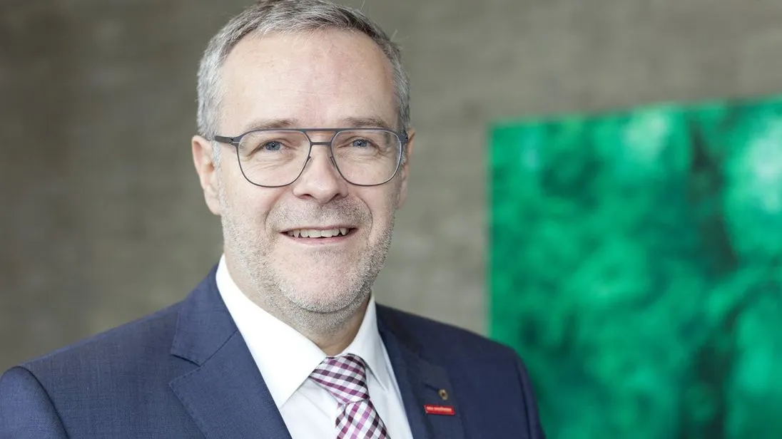 Hat seit 1. Januar 2023 das Amt des ZDH-Präsidenten inne:  Dachdeckermeister und Diplom-Hochbauingenieur Jörg Dittrich.