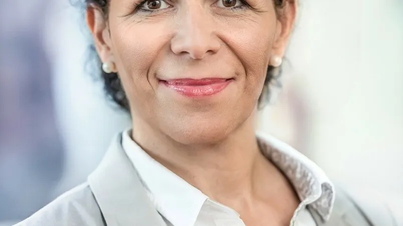 Porträtfoto von Stefanie Renk.